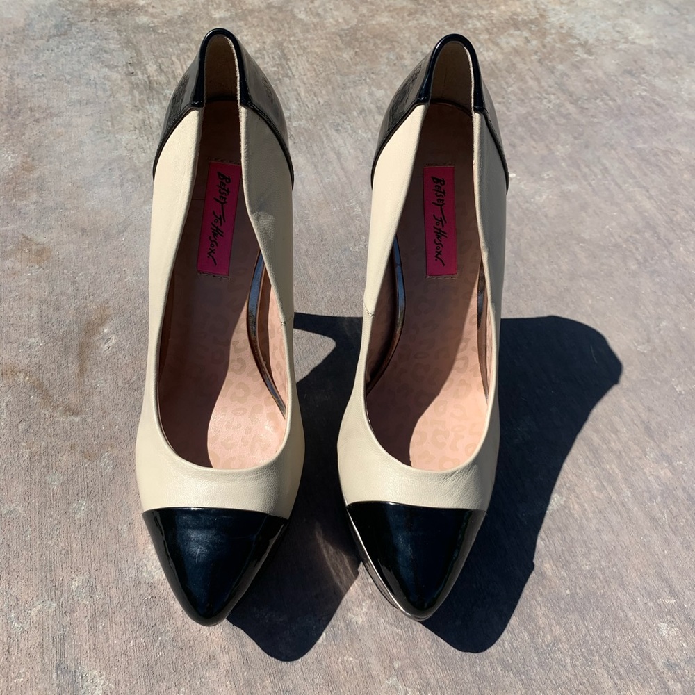 ❌SOLD❌Betsy Johnson Charlise Platform Pump 8.5 - Picture 4 of 8